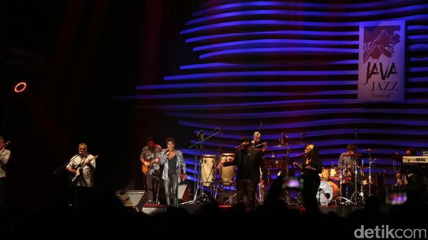 Incognito Ajak Dansa Penonton Java Jazz Festival 2017