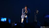 Glenn Fredly Tampil Menggoda