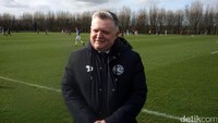 CEO QPR Trust, Andy Evans, sempat datang dan menyaksikan pertandingan tersebut.