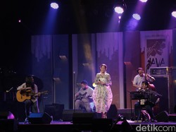 Menikmati Senja di BNI Java Jazz Bersama Monita Tahalea