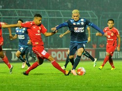 Kecemerlangan Gonzales, Ketidakstabilan Semen Padang