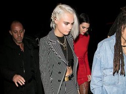 Penampilan Baru Cara Delevingne dengan Rambut Pendek Platinum