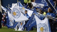 Suporter Leicester tengah bersuka cita. Dua pertandingan selepas Claudio Ranieri pergi, The Foxes meraih dua kemenangan, membuat enam gol, dan cuma kemasukan dua kali (Foto: Reuters / Stefan Wermuth)