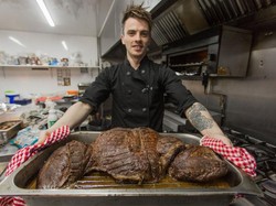 Apakah Anda Bisa Habiskan Steak Raksasa Seberat 6 Kg Ini?