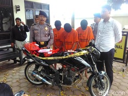 Asyik Berswafoto, 4 Pelajar Dikeroyok Preman Terminal