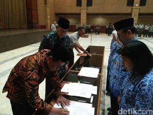 Lantik Eselon II, Mentan: Ada Titipan Proyek dan Pungli, Saya Copot! Lantik Eselon II, Mentan: Ada Titipan Proyek dan Pungli, Saya Copot!