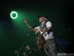 Lirik dan Chord Lagu Serenade dari Iwan Fals