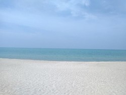 Unik! Pantai Tikus Emas di Bangka