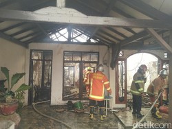 Rumah yang Dihuni Pasangan Lansia di Bandung Ludes Terbakar
