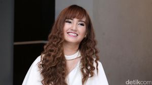 Billa Barbie Cikarang tampil Keriting, Yay or Nay?