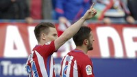 Setelah turun minum, Los Rojiblancos dua kali membobol gawang lawannya itu dari Kevin Gameiro dan Griezmann. REUTERS/Javier Barbancho.