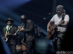 Lirik dan Chord Lagu Sesuatu yang Tertunda dari Iwan Fals Ft. Padi