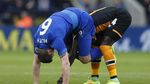 Foto-foto Terbaik Premier League: Sikut Ibrahimovic dan Duka Arsenal di Anfield