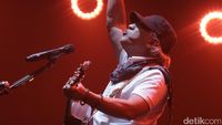 Letupan Semangat Iwan Fals Tutup Java Jazz Festival 2017