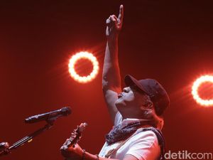 Iwan Fals Ajak Oi Nyanyi Bareng di Sweet 17 Transmedia