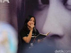 Rilis Buku Puisi, Prilly Latuconsina Ingin Ajak Fans Kenal Sastra