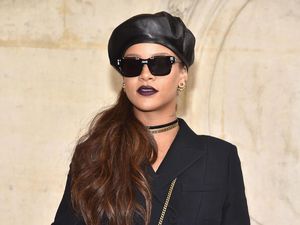 Foto: Gaya Stylish Selebriti Dunia di Show Dior Paris Fashion Week