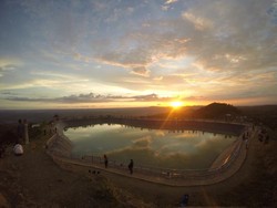 Mengejar Sunset di Embung Nglanggeran, Gunungkidul