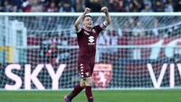 Penyerang Torino, Andrea Belotti, menjadi incaran alternatif Milan. Belotti mencetak 26 gol untuk Torino musim lalu. Kabarnya, nilai transfer pemain 23 tahun itu mencapi 100 juta euro. (Foto: Valerio Pennicino/Getty Images)