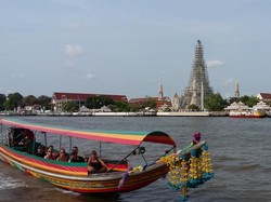 Begini Asyiknya Menyusuri Sungai Chao Phraya Thailand
