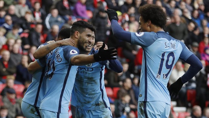 Aguero dan Sane Menangkan City