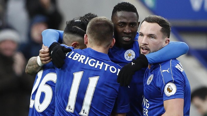 Kelolosan Leicester Dipuja-puji, Arsenal Diolok-olok