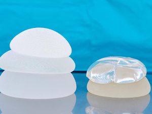 Selamat dari Luka Tembak Berkat Implan Payudara