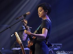Eva Celia Tertantang Buat Album Berbahasa Indonesia