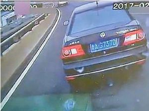 Mobil Halangi Ambulans di China, Korban Kecelakaan Meninggal