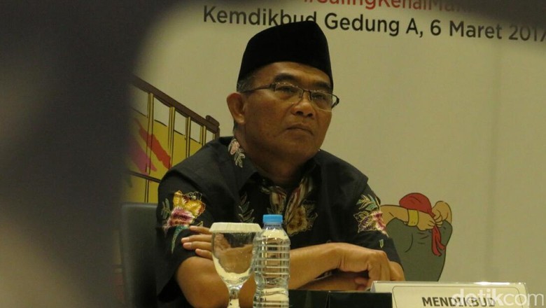 Penjelasan Lengkap Mendikbud soal Sekolah Senin sampai Jumat