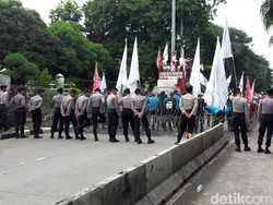 Massa Sidang Ahok Mulai Datang, Lalin Depan Kementan Ditutup