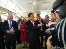 Berkeliling Arena IORA, Jokowi dan PM Turnbull Cicipi Air Kelapa
