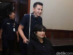 Ussy Sulistiawaty Sibuk Bisnis, Andhika Pratama Tak Pernah Protes