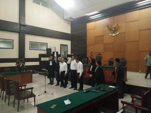 Divonis 5 Tahun Penjara, Ahmad Musadeq dkk: Kita Pikir-pikir Divonis 5 Tahun Penjara, Ahmad Musadeq dkk: Kita Pikir-pikir