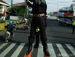Batman Operasi Simpatik Semeru di Traffic Light