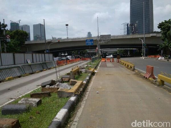 Pembangunan Underpass Kuningan-Mampang, 2 Busway Ditutup