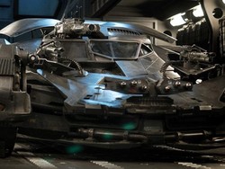 Sutradara Justice League Pamer Batmobile Terbaru