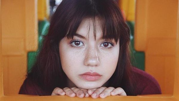 Tatapan Manja Cassandra Lee