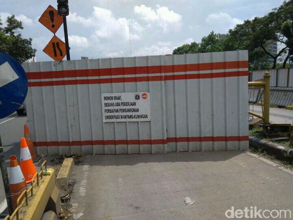 Pembangunan Underpass Kuningan-Mampang, 2 Busway Ditutup