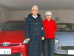 Suka Pakai Baju Kembar, Nenek-Kakek Stylish Ini Viral di Instagram