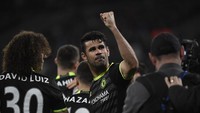 Kemenangan ini mengantarkan Chelsea kembali ungul 10 poin di puncak klasemen. Skuat besutan Antonio Conte ini kini mengoleksi nilai 66 dari 27 pekan, 10 angka di depan Tottenham Hotspur di posisi dua. Sementara West Ham tertahan di peringkat 11 dengan 33 angka. Reuters/Toby Melville.