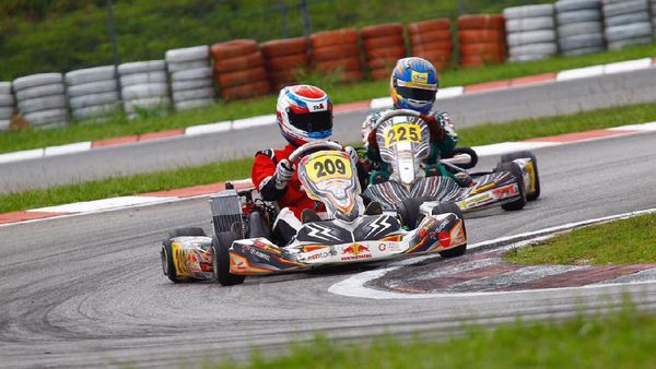 Pebalap Riser ShaDaff Tampil Menawan di Malaysia