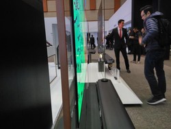 Menilik Fitur TV OLED LG yang Setipis Koin