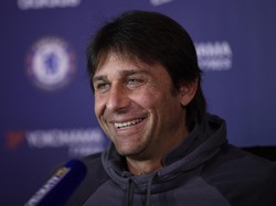 Conte Salaman dengan Para Pelatih West Ham... lalu Langsung Cuci Tangan