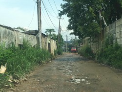 Jalan Ini Rusak Parah, Belum Ada Perhatian dari Pemkot Depok
