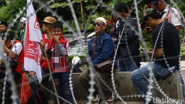 Aksi Pro dan Kontra Ahok Ramaikan Sidang