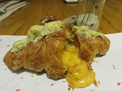 Sedang Ada di Thamrin? Yuk Mampir ke 4 Gerai Croissant Enak Ini