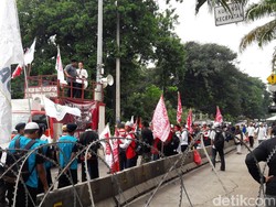 Massa Kawal Sidang Ahok Mulai Berdatangan ke Depan Kementan
