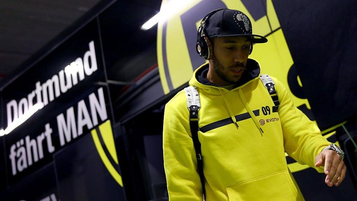 Gaya Rambut Aubameyang Usik Dortmund