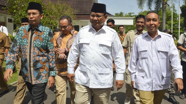 Menghitung Langkah TGB Merapat ke Jokowi